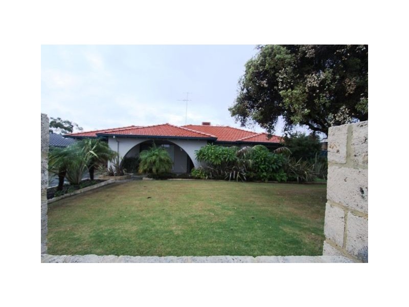 36 Portmarnock Circle, Halls Head WA 6210