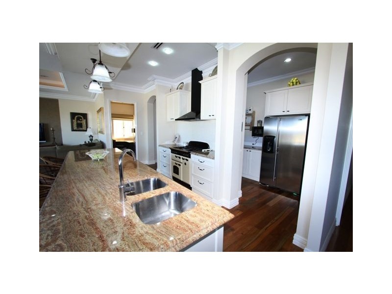 7 Twilight Court, Dudley Park WA 6210