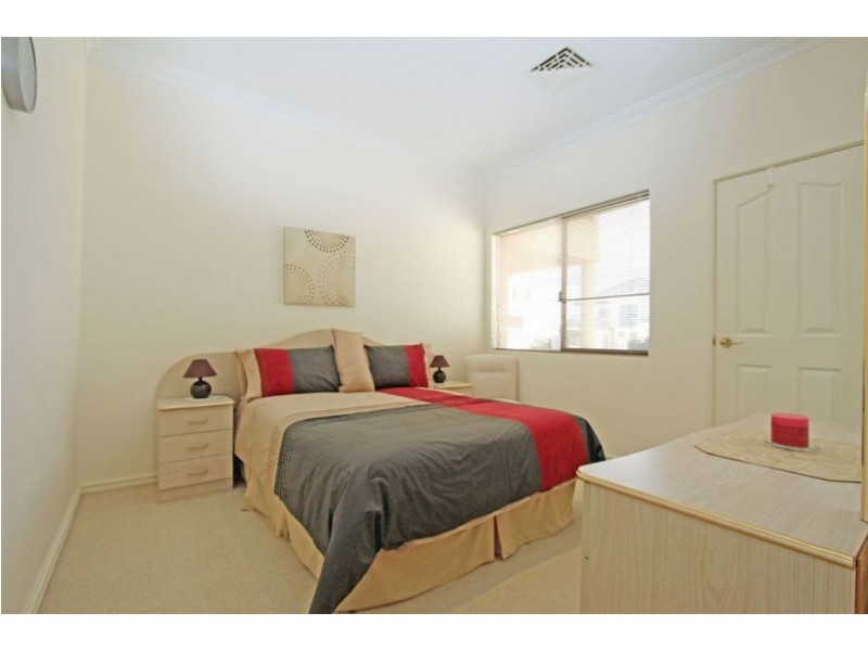 25 Reverie Mews, Halls Head WA 6210
