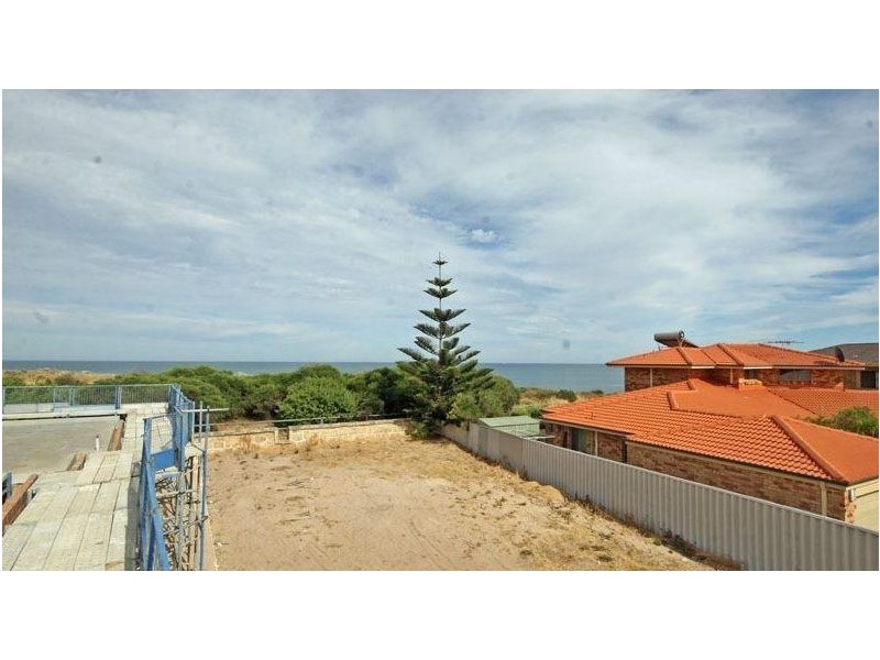 1/4 Coral Court, Halls Head WA 6210