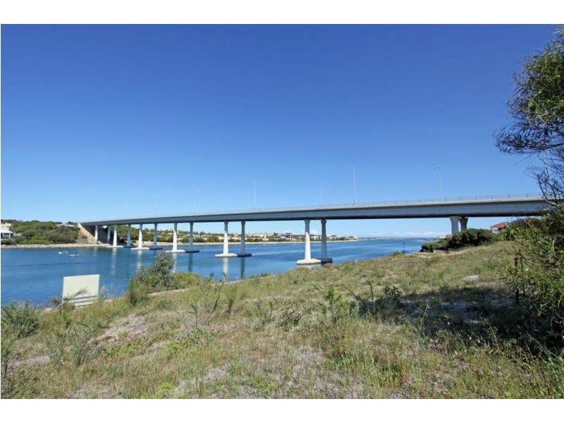 12 Spoonbill Retreat, Wannanup WA 6210