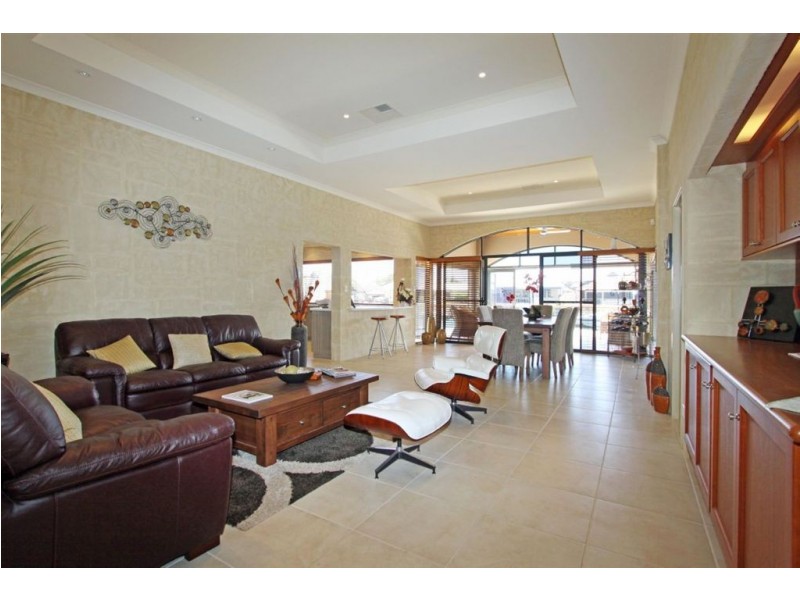 46 Brindabella Crescent, Halls Head WA 6210