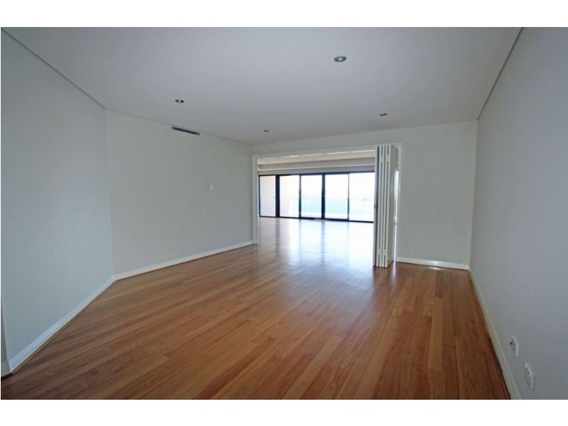 4/3 Galileo Loop, Mandurah WA 6210