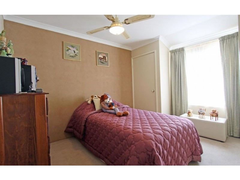 4 Oxford Close, Dudley Park WA 6210