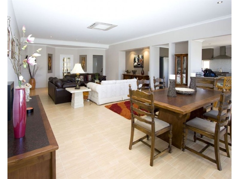 24 Gael Place, Dudley Park WA 6210