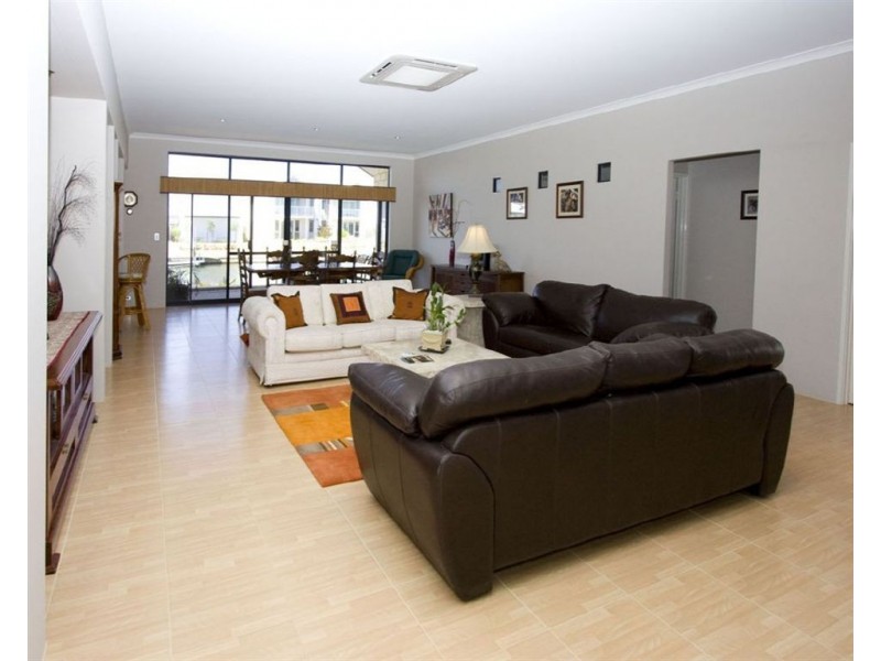 24 Gael Place, Dudley Park WA 6210