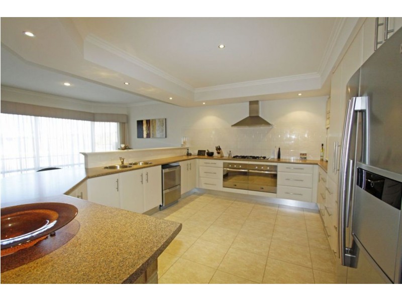 1 Nyari Court, Halls Head WA 6210