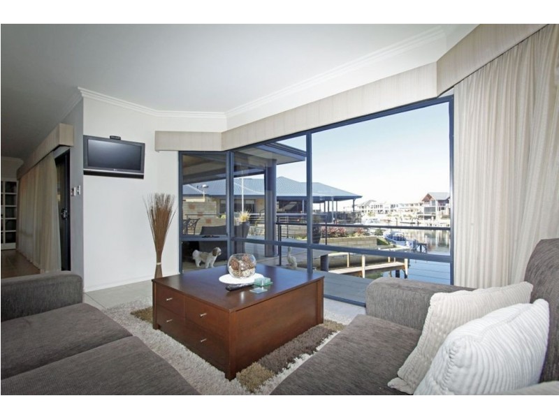 1 Nyari Court, Halls Head WA 6210