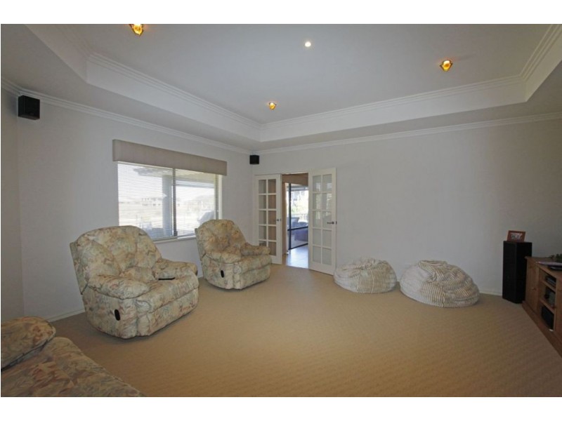 1 Nyari Court, Halls Head WA 6210