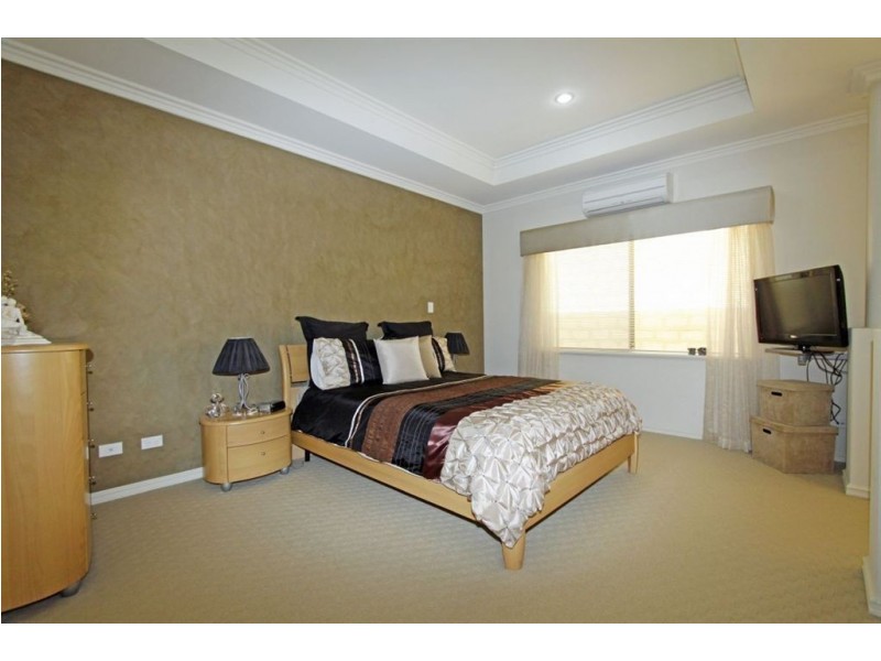 1 Nyari Court, Halls Head WA 6210