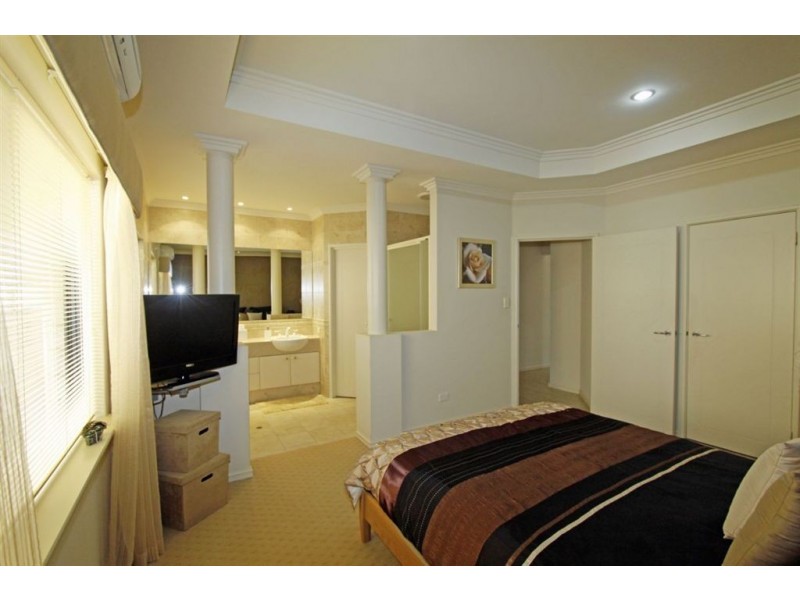 1 Nyari Court, Halls Head WA 6210