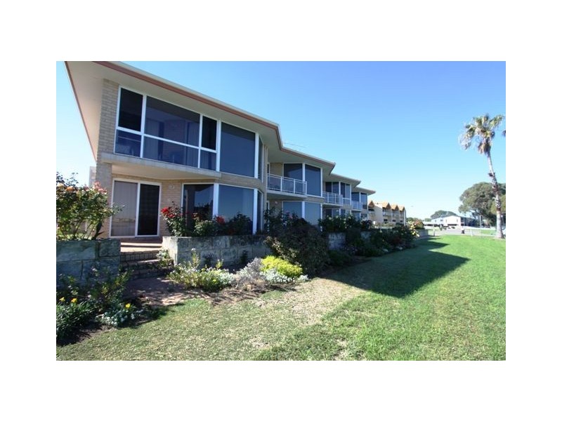 4/8 Winjan Place, Dudley Park WA 6210