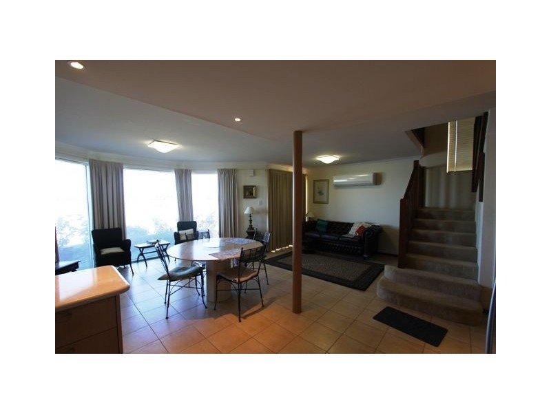 4/8 Winjan Place, Dudley Park WA 6210