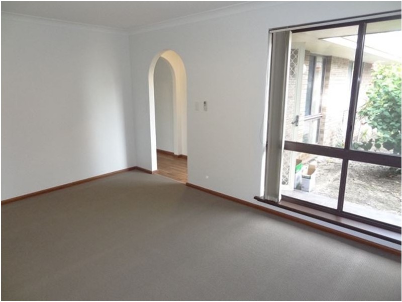 b/2 Sandalwood Pde, Halls Head WA 6210