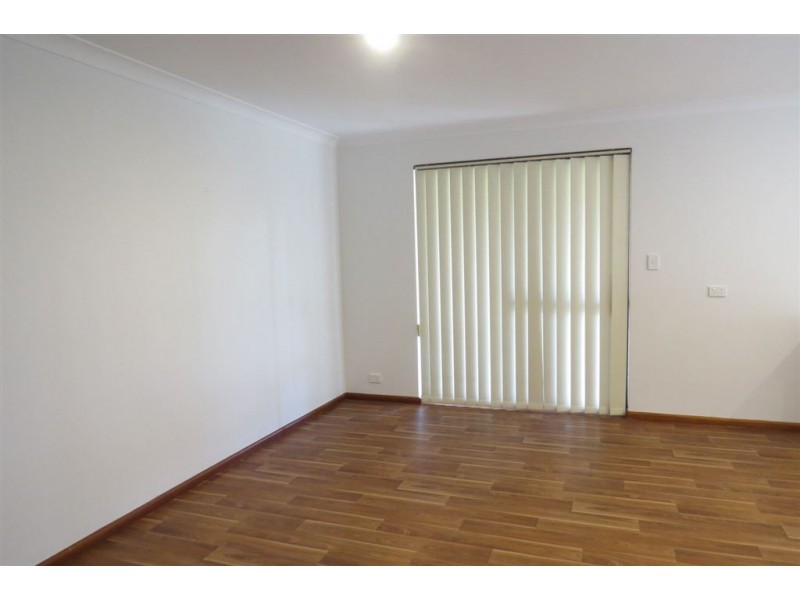 b/2 Sandalwood Pde, Halls Head WA 6210