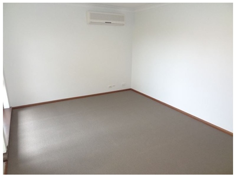 b/2 Sandalwood Pde, Halls Head WA 6210