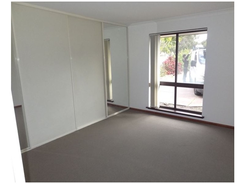 b/2 Sandalwood Pde, Halls Head WA 6210