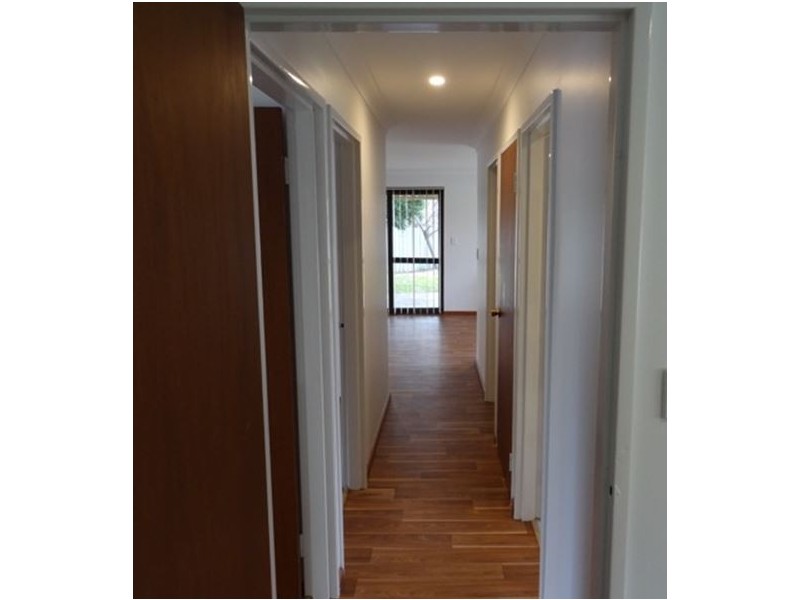 b/2 Sandalwood Pde, Halls Head WA 6210