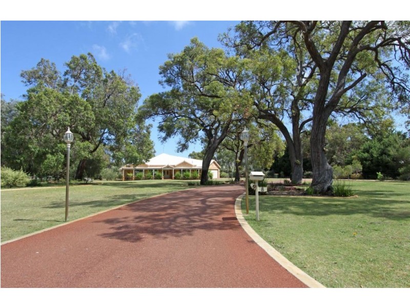 8 Pleasant Grove Circle, Falcon WA 6210