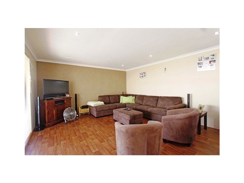 10 Salome Crescent, Lakelands WA 6180