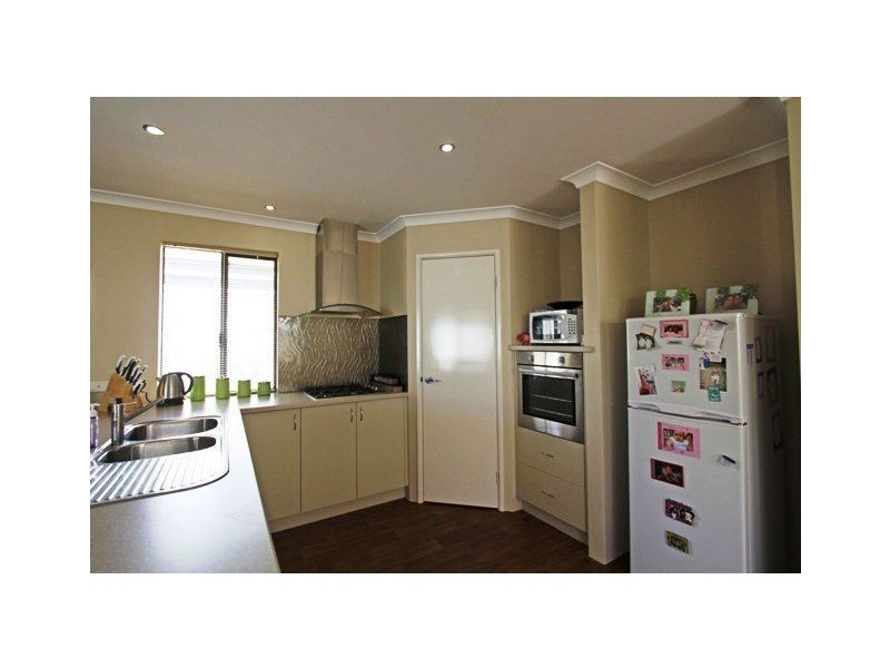 10 Salome Crescent, Lakelands WA 6180
