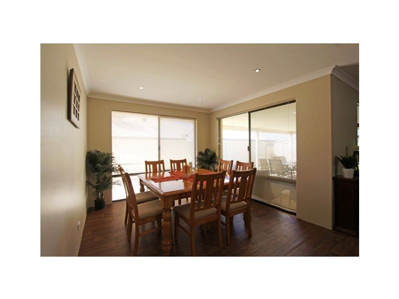 10 Salome Crescent, Lakelands WA 6180