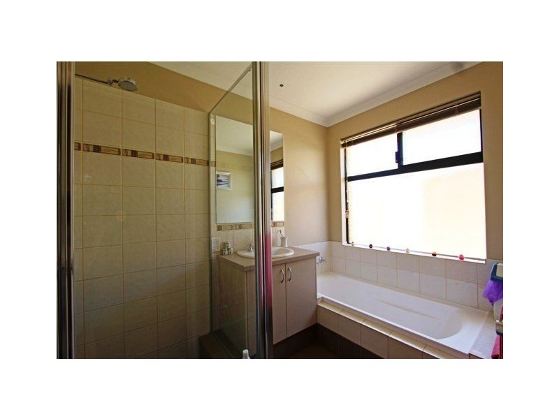 10 Salome Crescent, Lakelands WA 6180