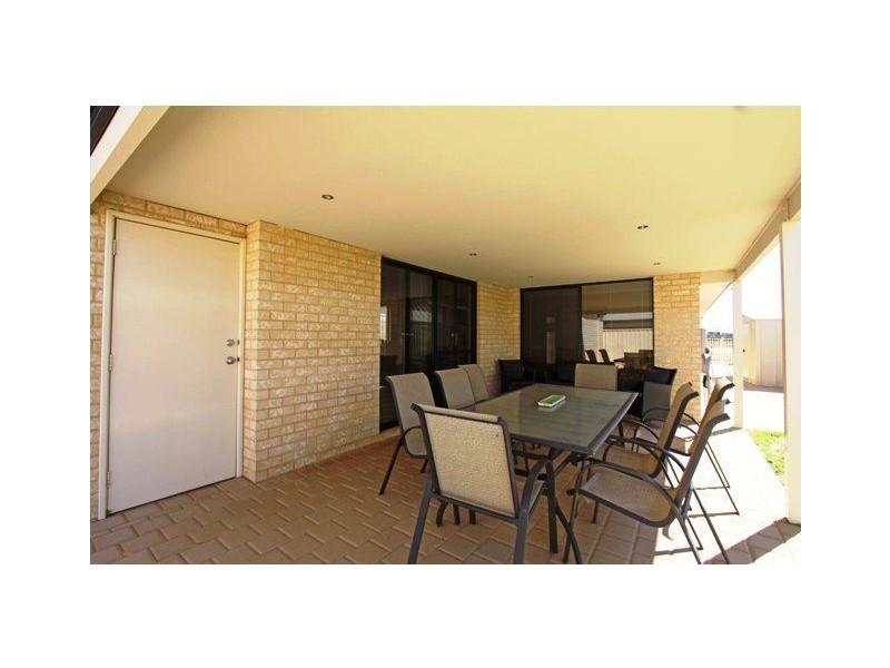 10 Salome Crescent, Lakelands WA 6180