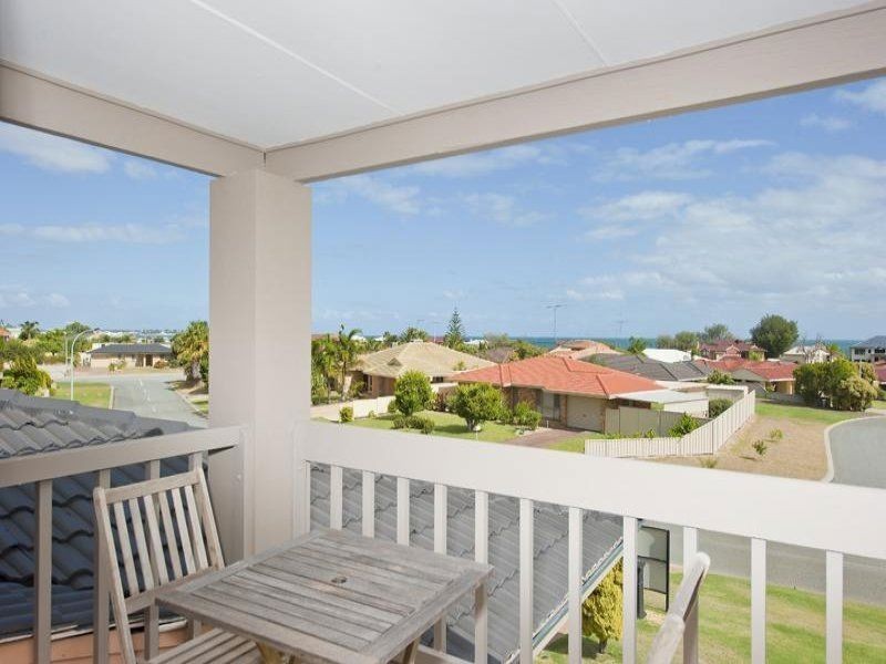 10 Hamilton Way, Silver Sands WA 6210