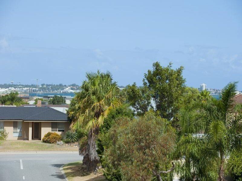 10 Hamilton Way, Silver Sands WA 6210