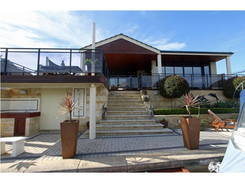 15 Aztec island Retreat, Halls Head WA 6210