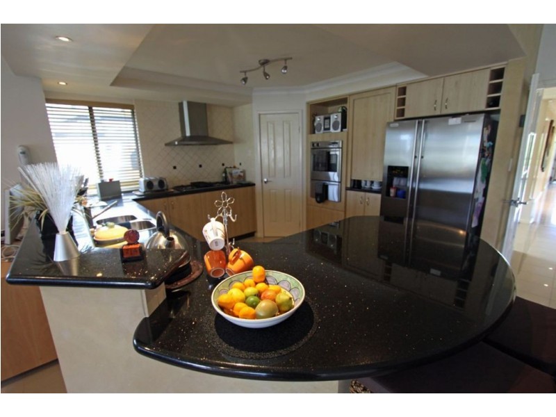 15 Aztec island Retreat, Halls Head WA 6210
