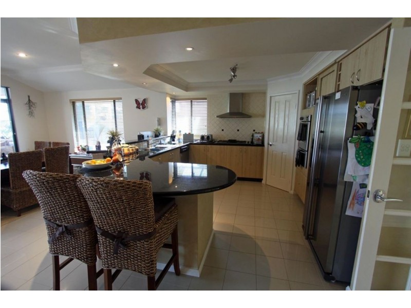 15 Aztec island Retreat, Halls Head WA 6210