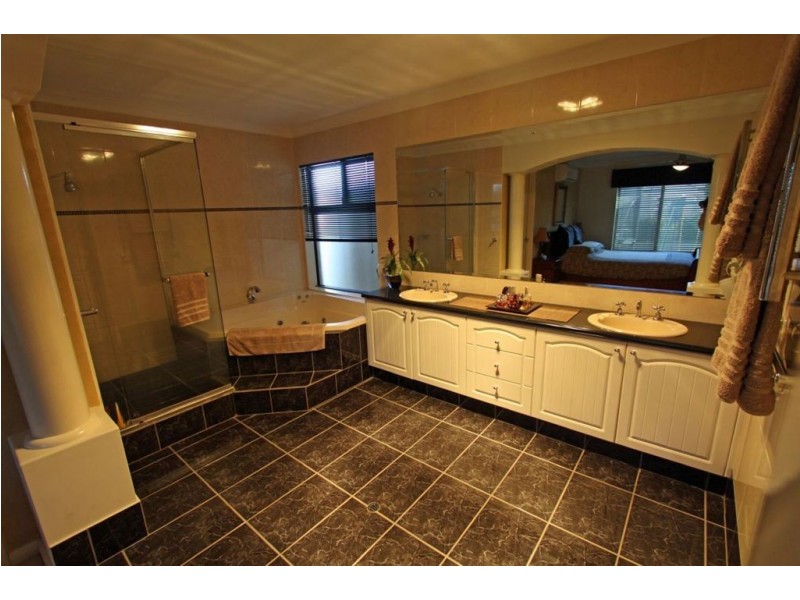 15 Aztec island Retreat, Halls Head WA 6210