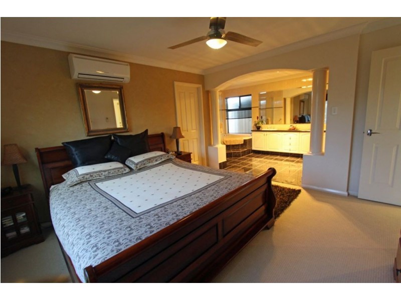 15 Aztec island Retreat, Halls Head WA 6210