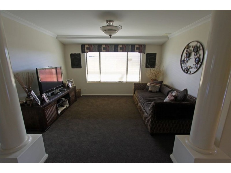 15 Aztec island Retreat, Halls Head WA 6210