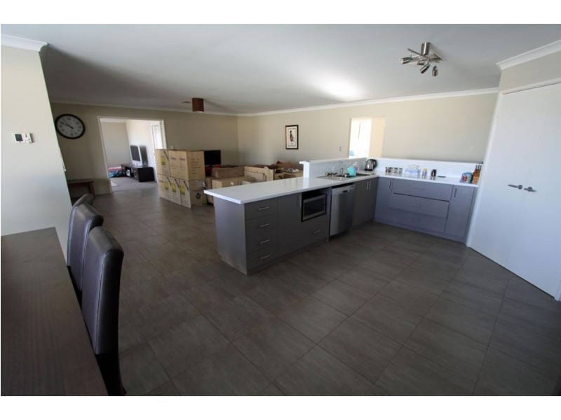 24 Marsdenia Road, Halls Head WA 6210