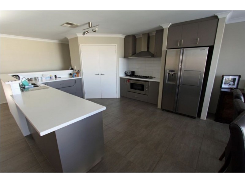 24 Marsdenia Road, Halls Head WA 6210