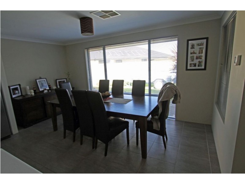 24 Marsdenia Road, Halls Head WA 6210