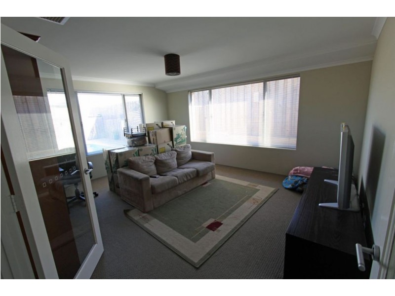 24 Marsdenia Road, Halls Head WA 6210