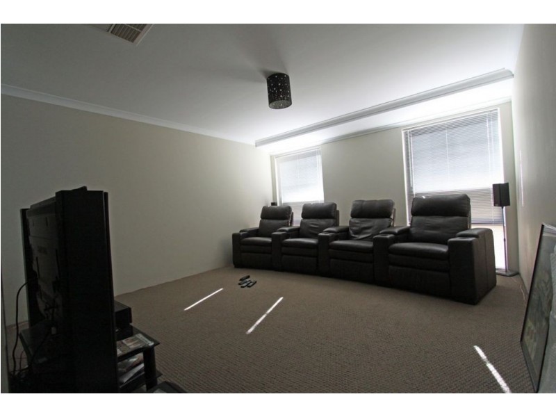 24 Marsdenia Road, Halls Head WA 6210