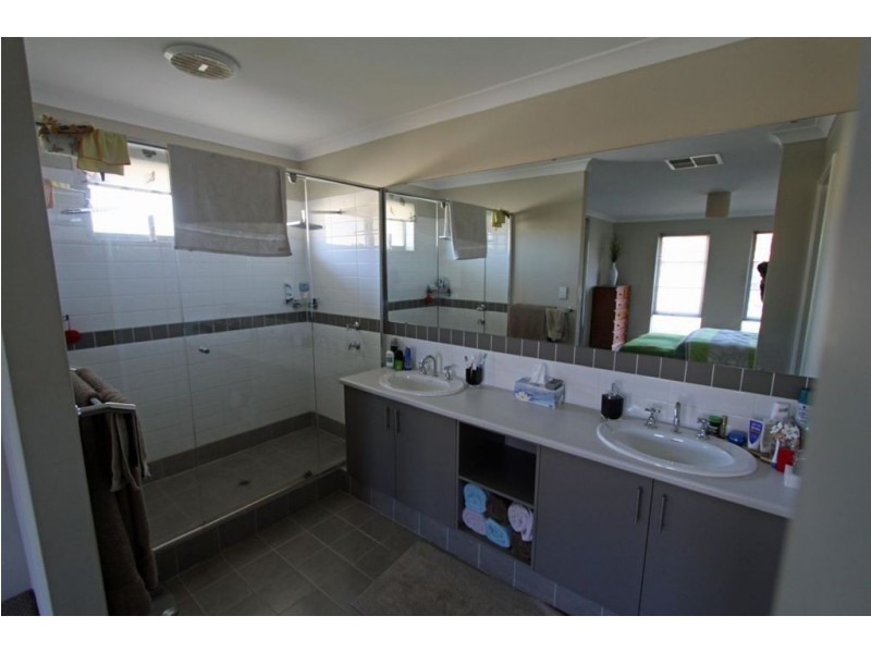 24 Marsdenia Road, Halls Head WA 6210