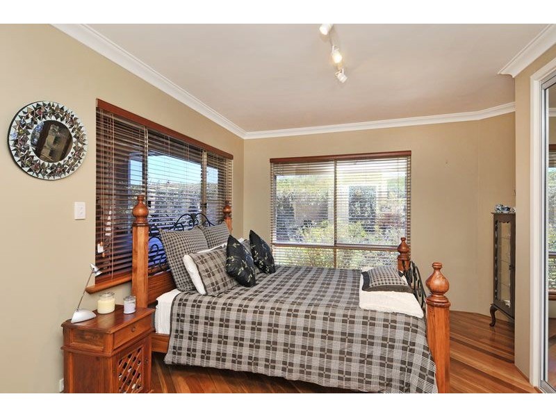 49 Admiralty Crescent, Halls Head WA 6210