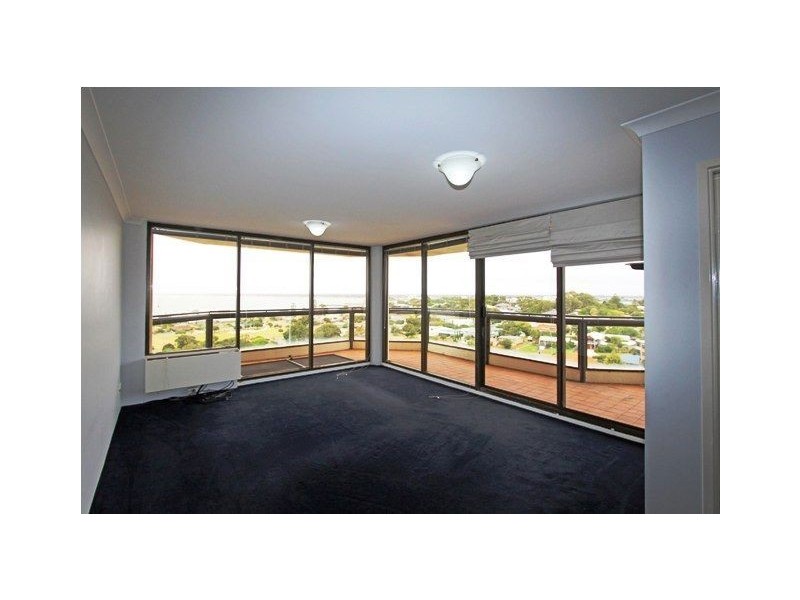 30/6A Valley Road, Halls Head WA 6210