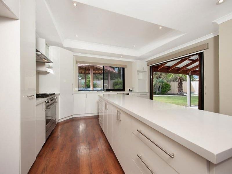 10 Hamilton Way, Silver Sands WA 6210