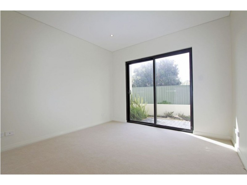 4/24 Oversby Street, Halls Head WA 6210