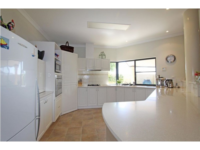 72 Alexis Circle, Wannanup WA 6210