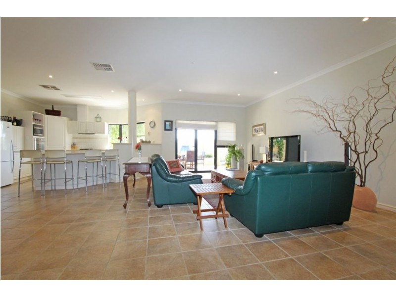 72 Alexis Circle, Wannanup WA 6210