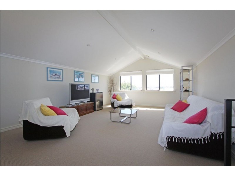 72 Alexis Circle, Wannanup WA 6210
