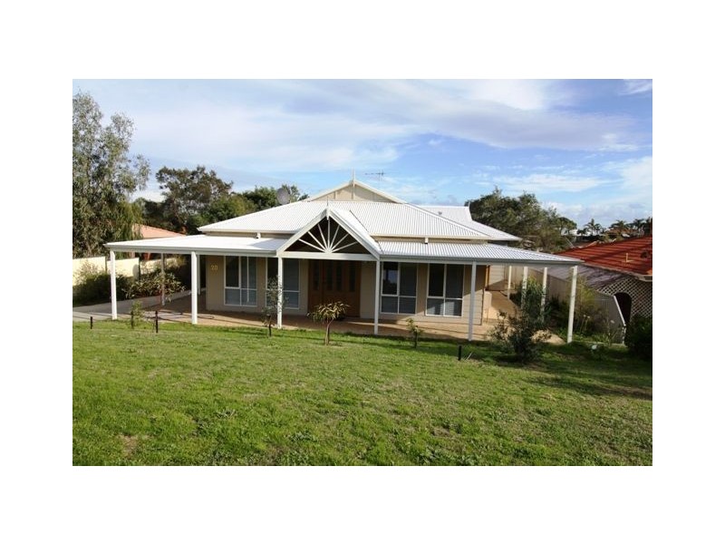 20 Scrivener Place, Halls Head WA 6210